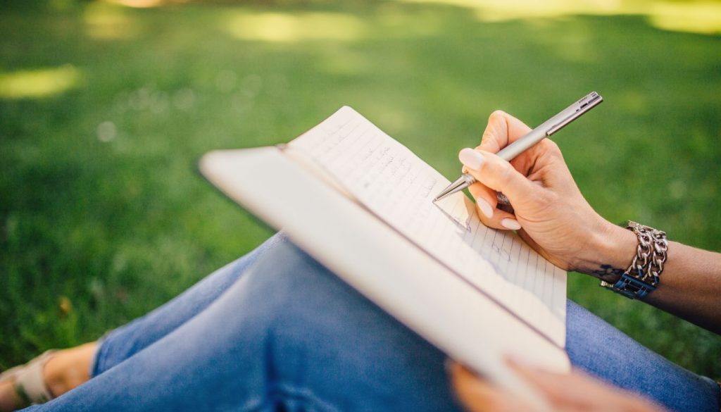 how-to-quickly-destress-Journaling as a technique for managing stress and anxiety